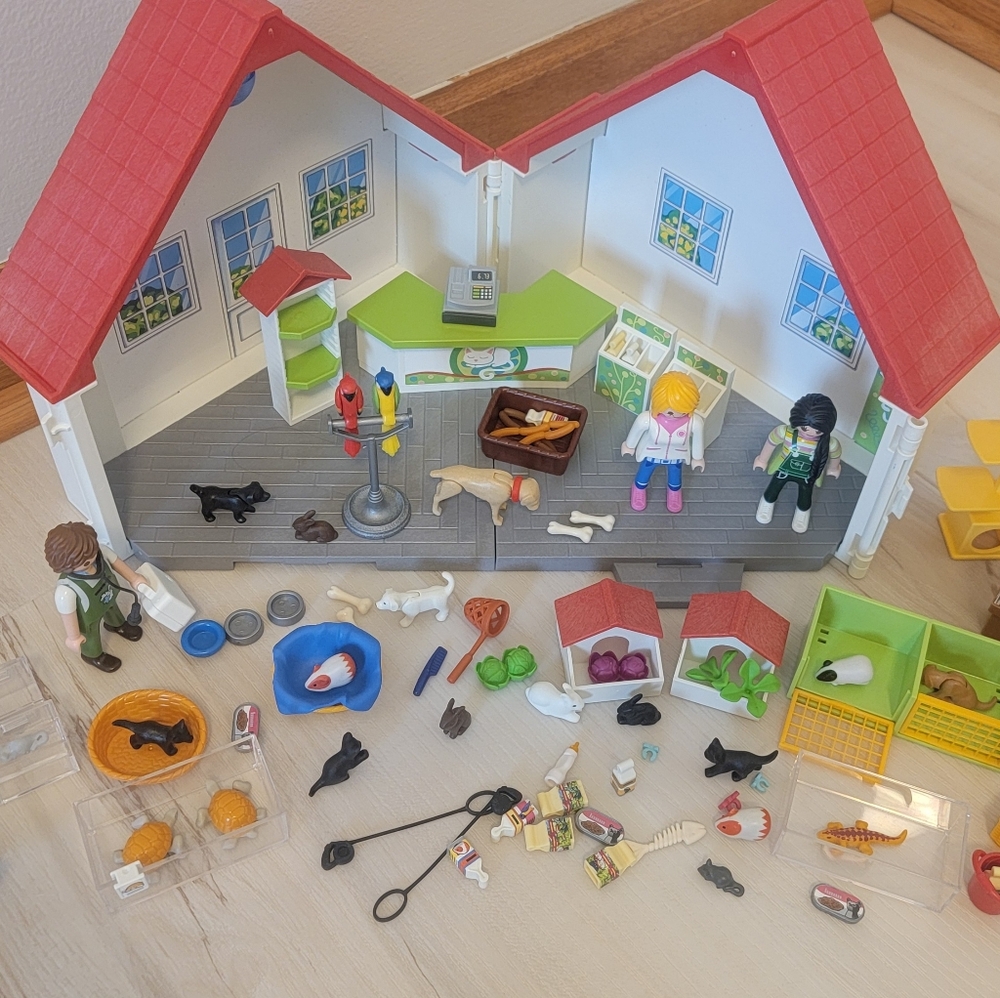 Playmobil City Life 5672 Take-Along Pet Store Playset